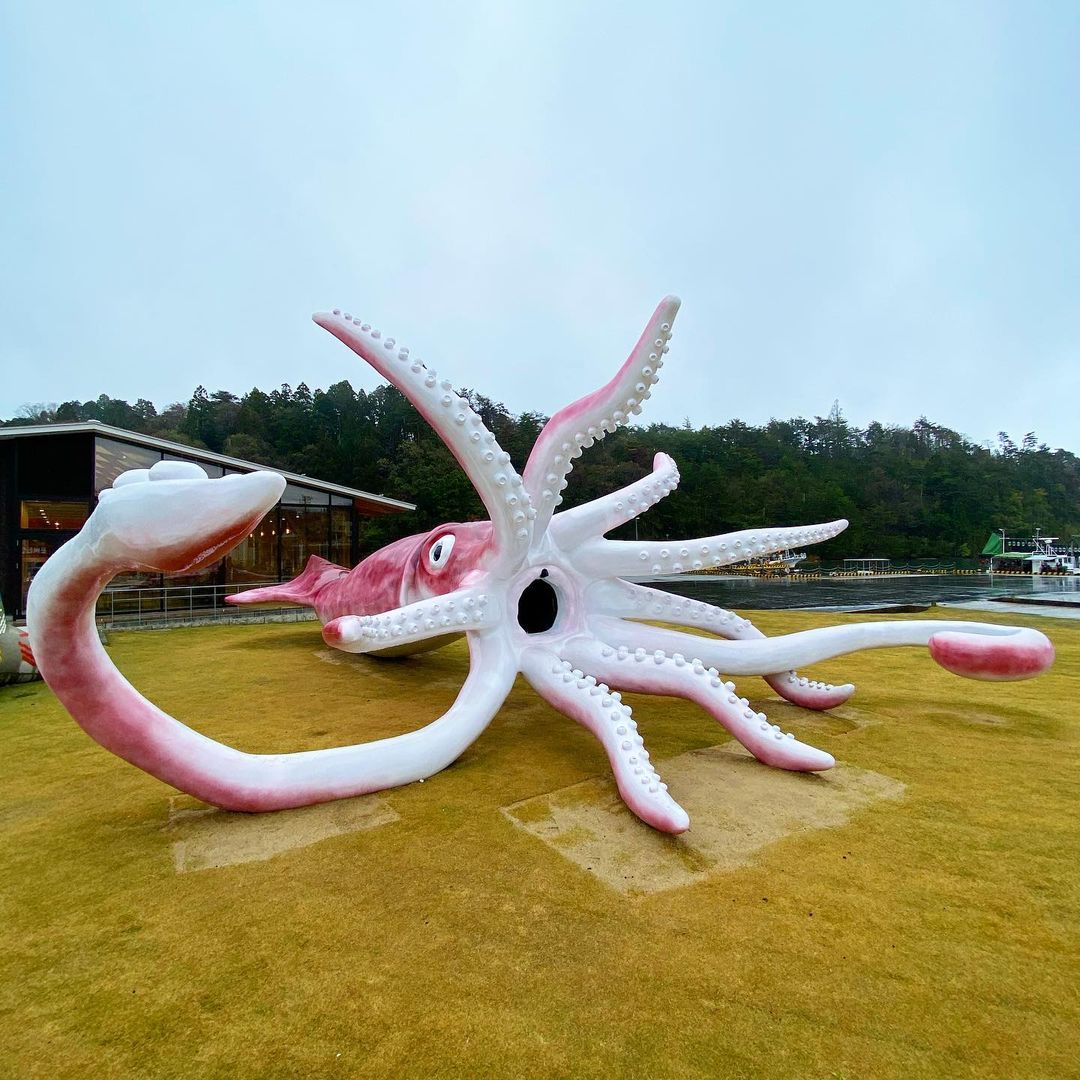 Controversial Squid Sculpture Makes Huge Headlines For Town In Japan Commercial Interior Design