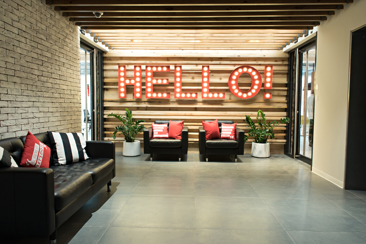 schwitzke-partners-virgin-mobile-office-design-in-dubai-has-a