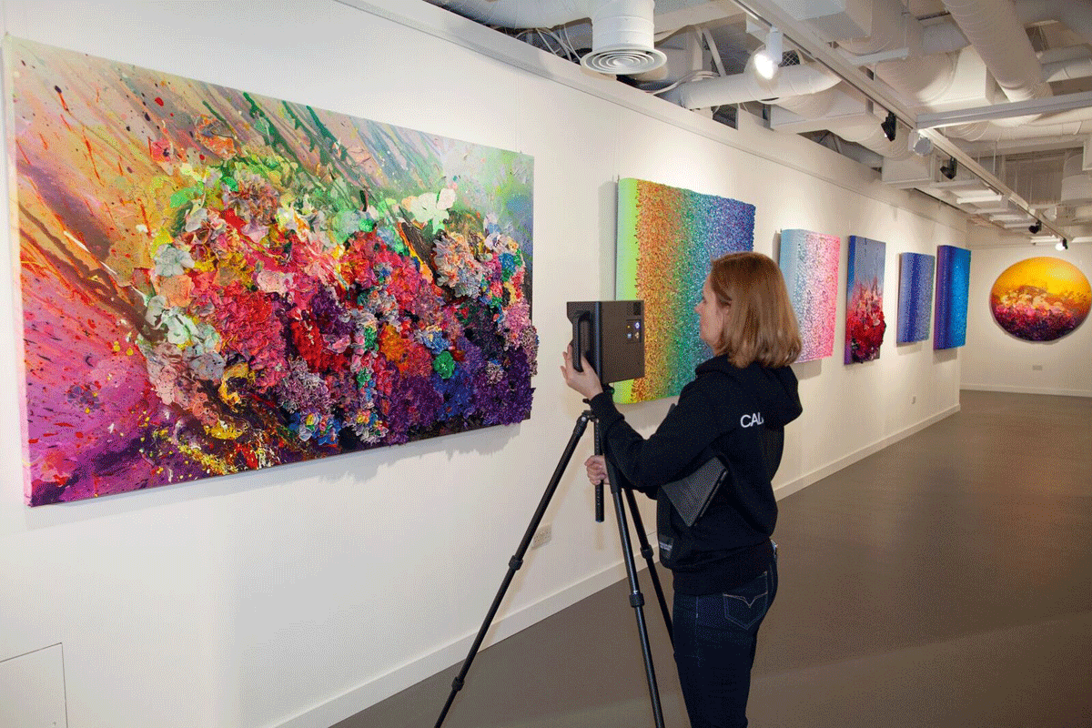 Exploring Virtual Reality Displays a Multisensory Experience